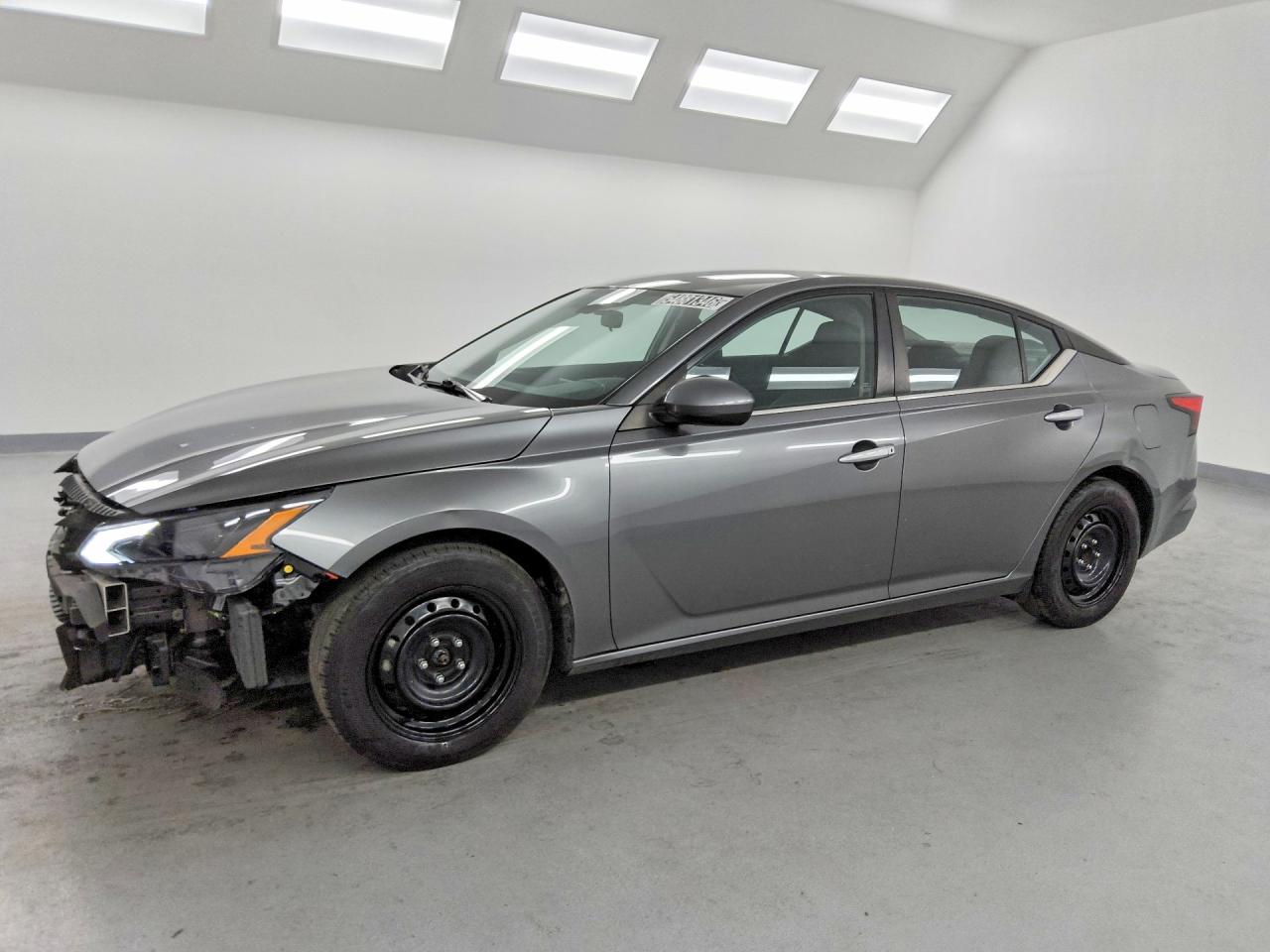 Salvage Nissan Altima Image