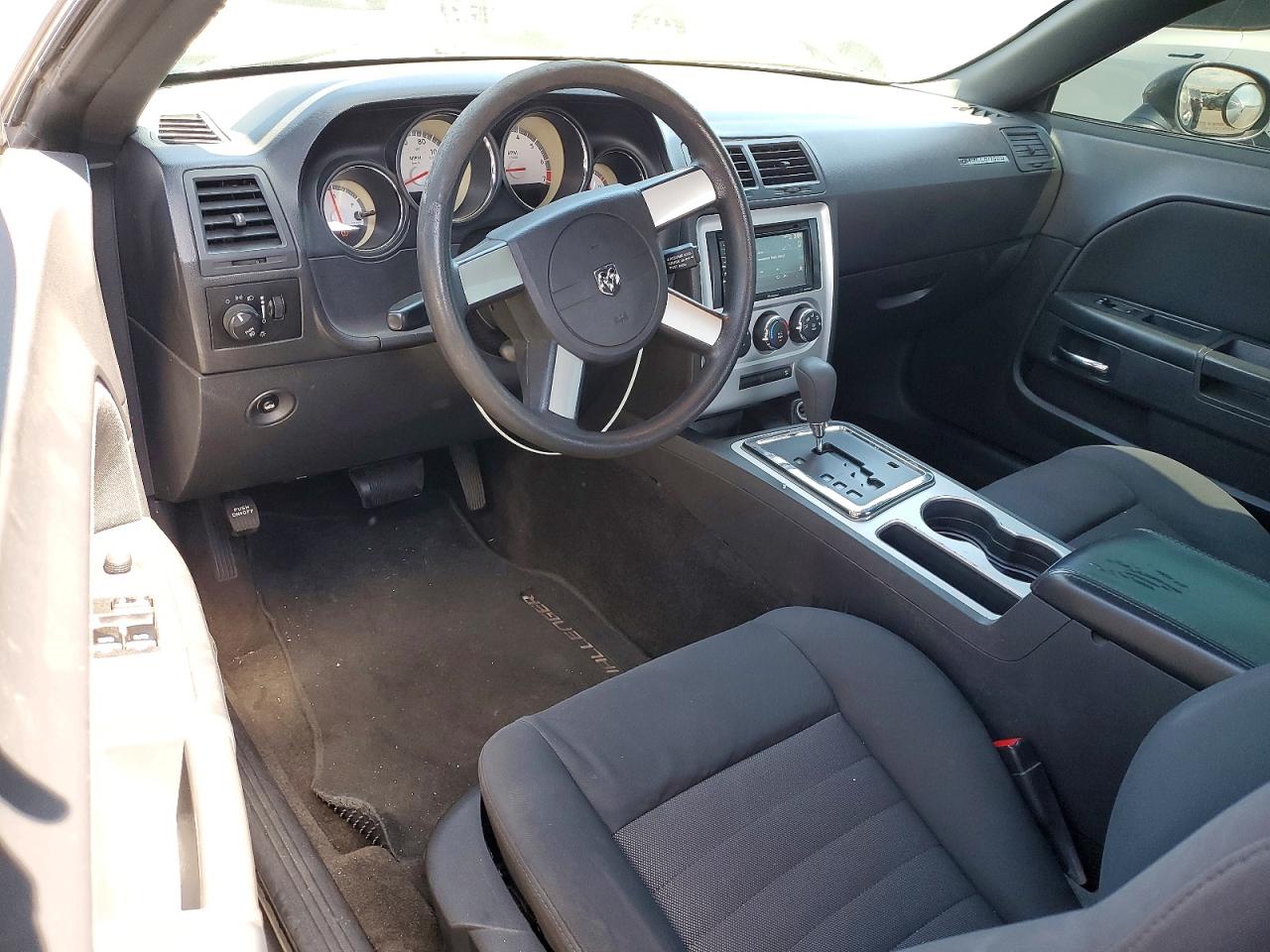 Dodge Challenger Se