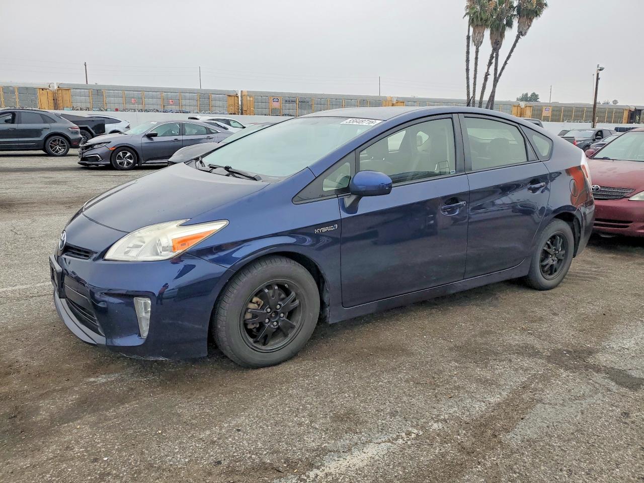 Salvage Toyota Prius Image