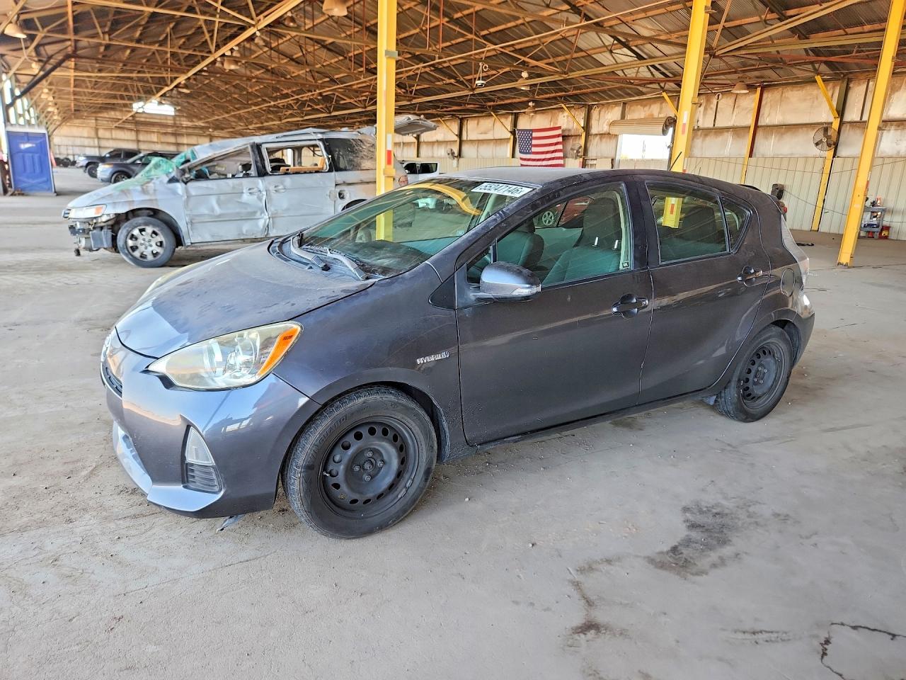 Salvage Toyota Prius Image