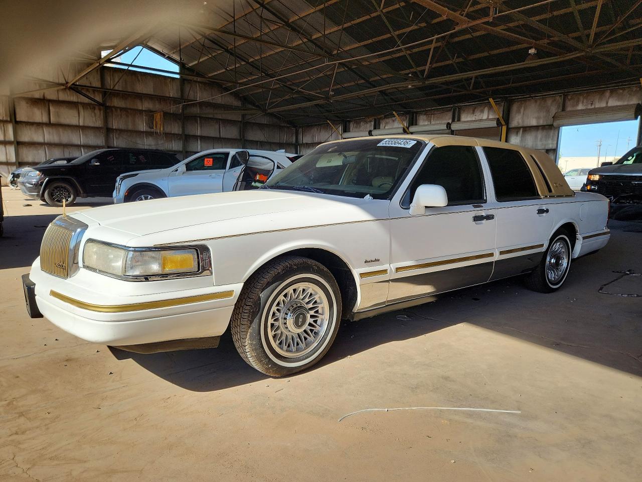 Salvage Lincoln Towncar Image