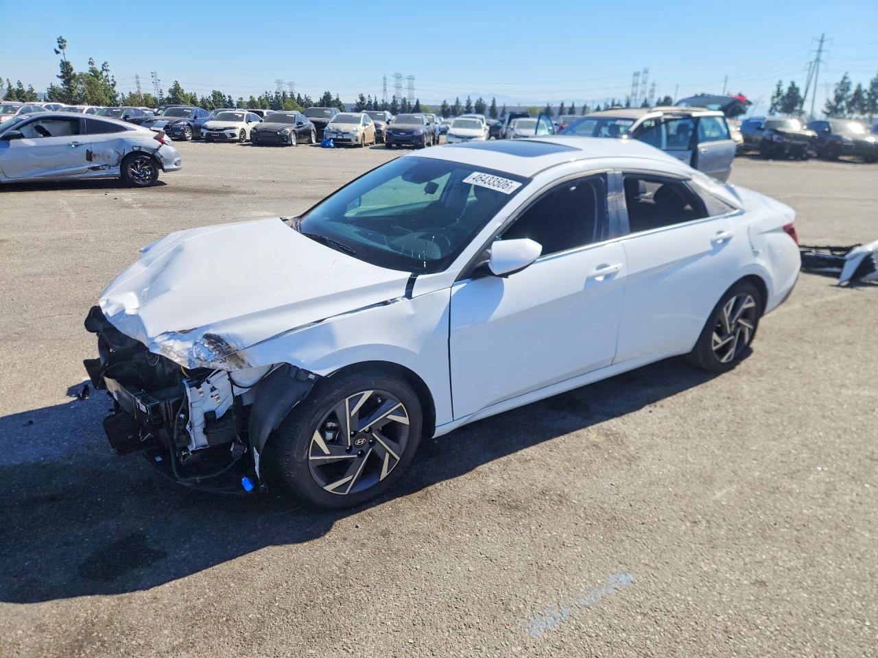 Salvage Hyundai ELANTRA Image