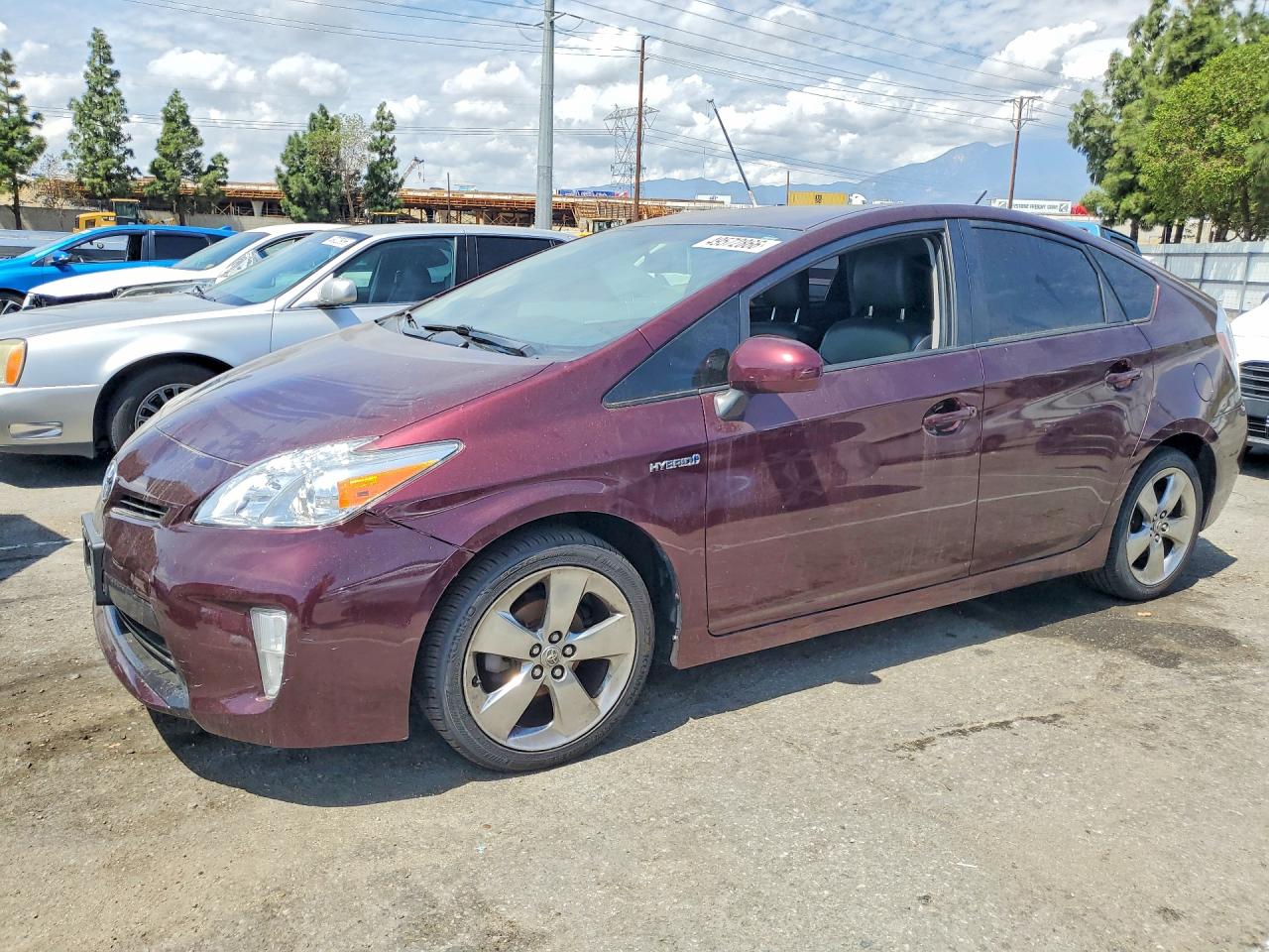 Salvage Toyota Prius Image