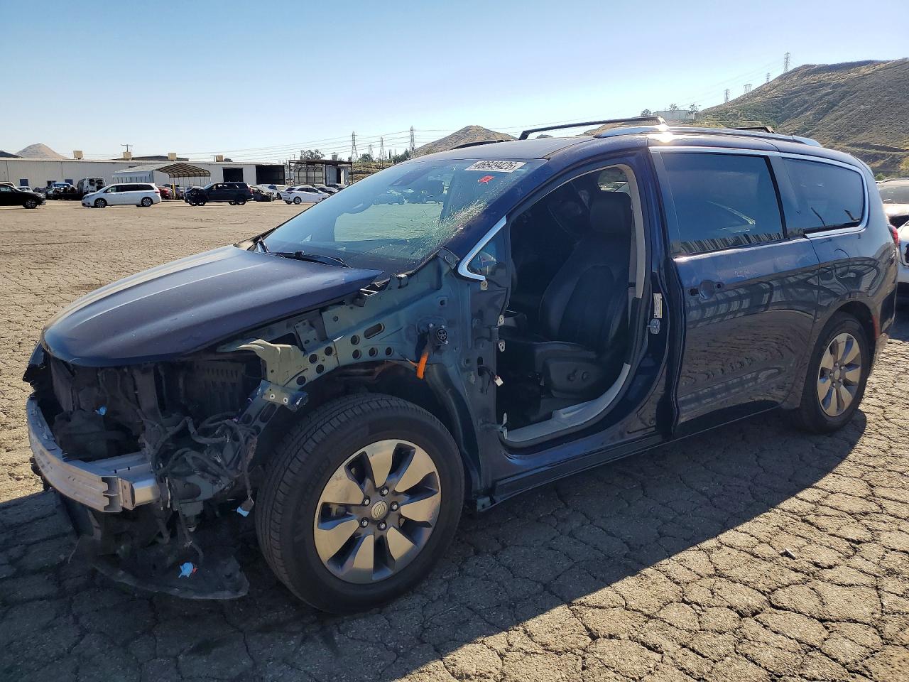 Salvage Chrysler Pacifica Image