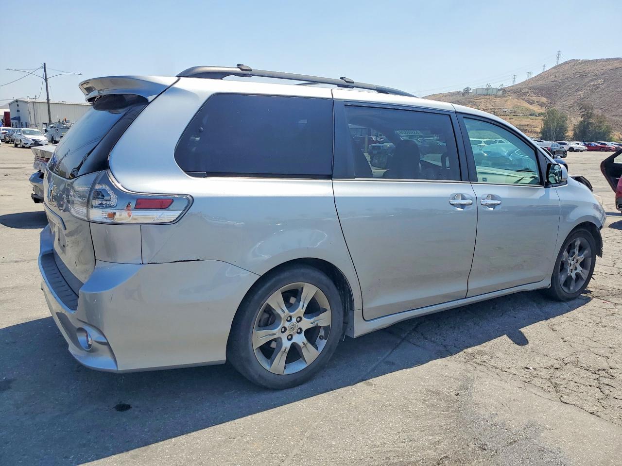 Toyota Sienna Sport