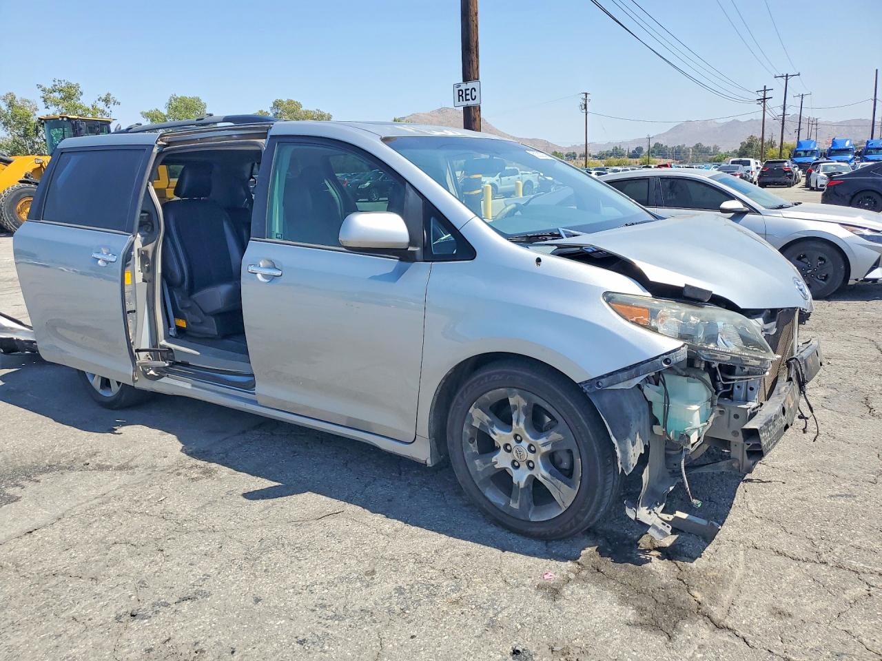 Toyota Sienna Sport