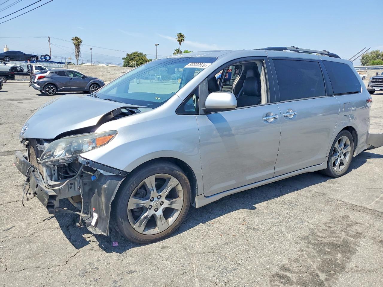 Salvage Toyota Sienna Image