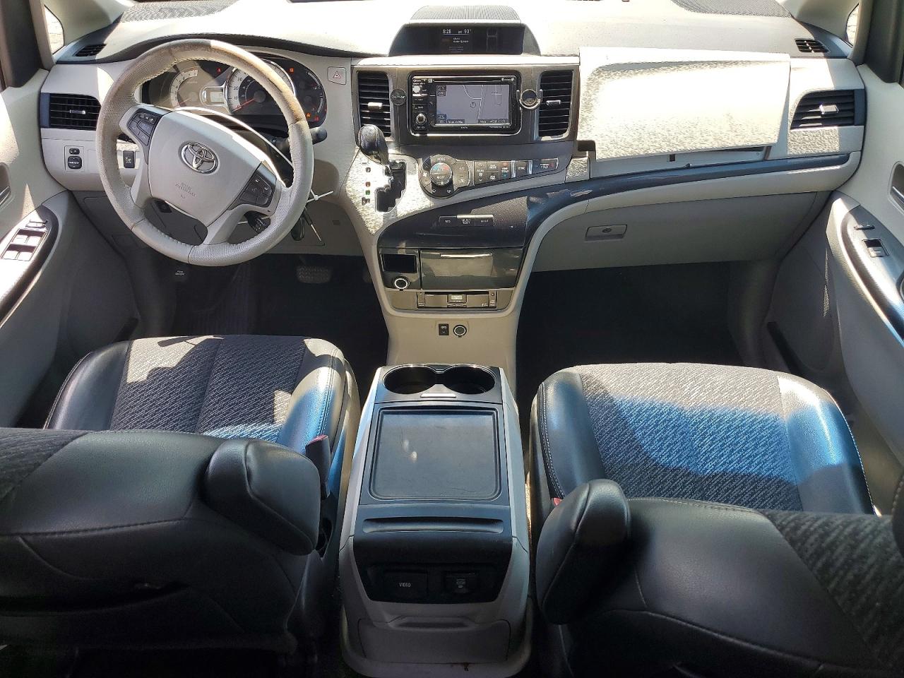 Toyota Sienna Sport