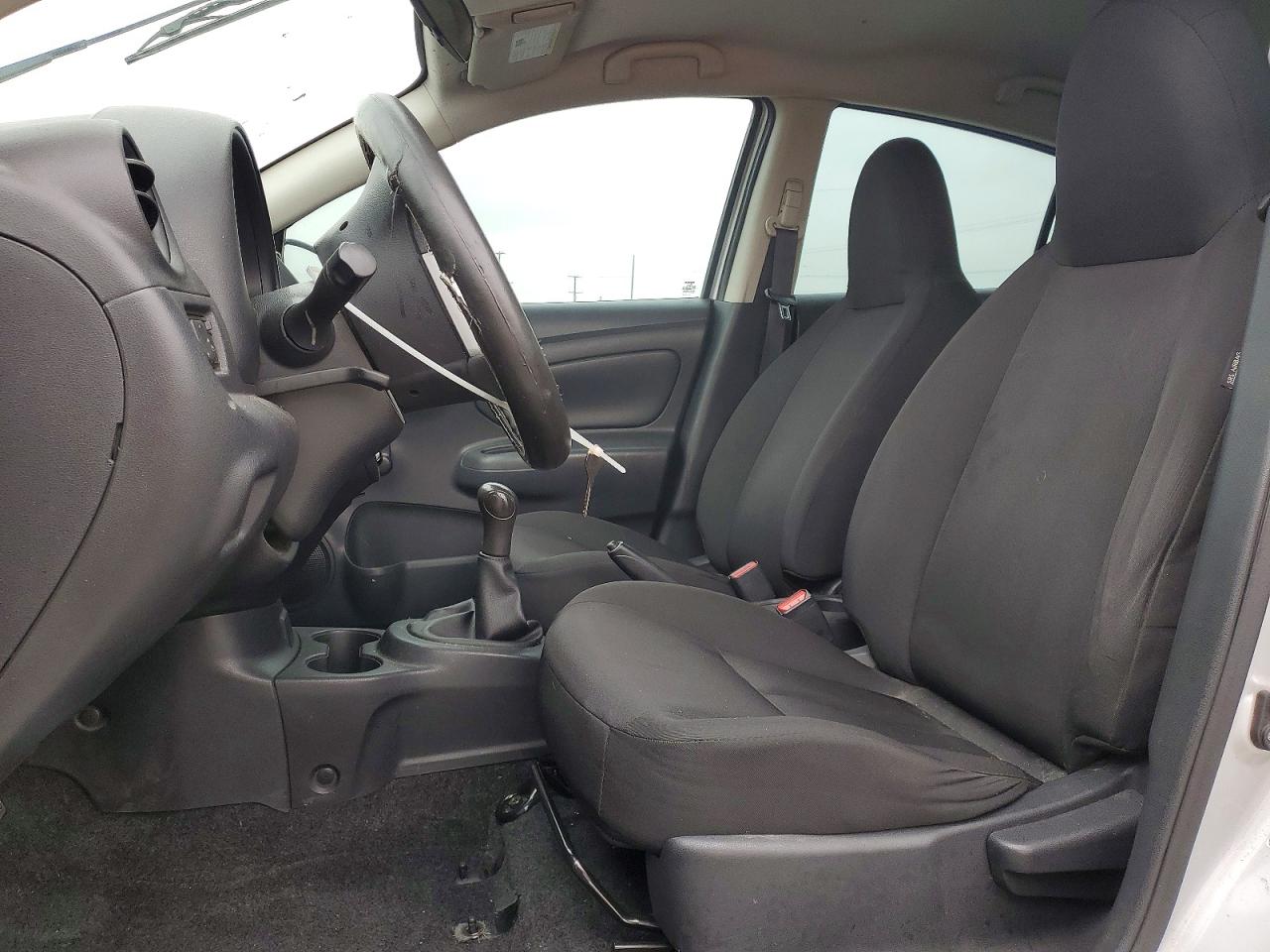 Nissan Versa 1.6 S