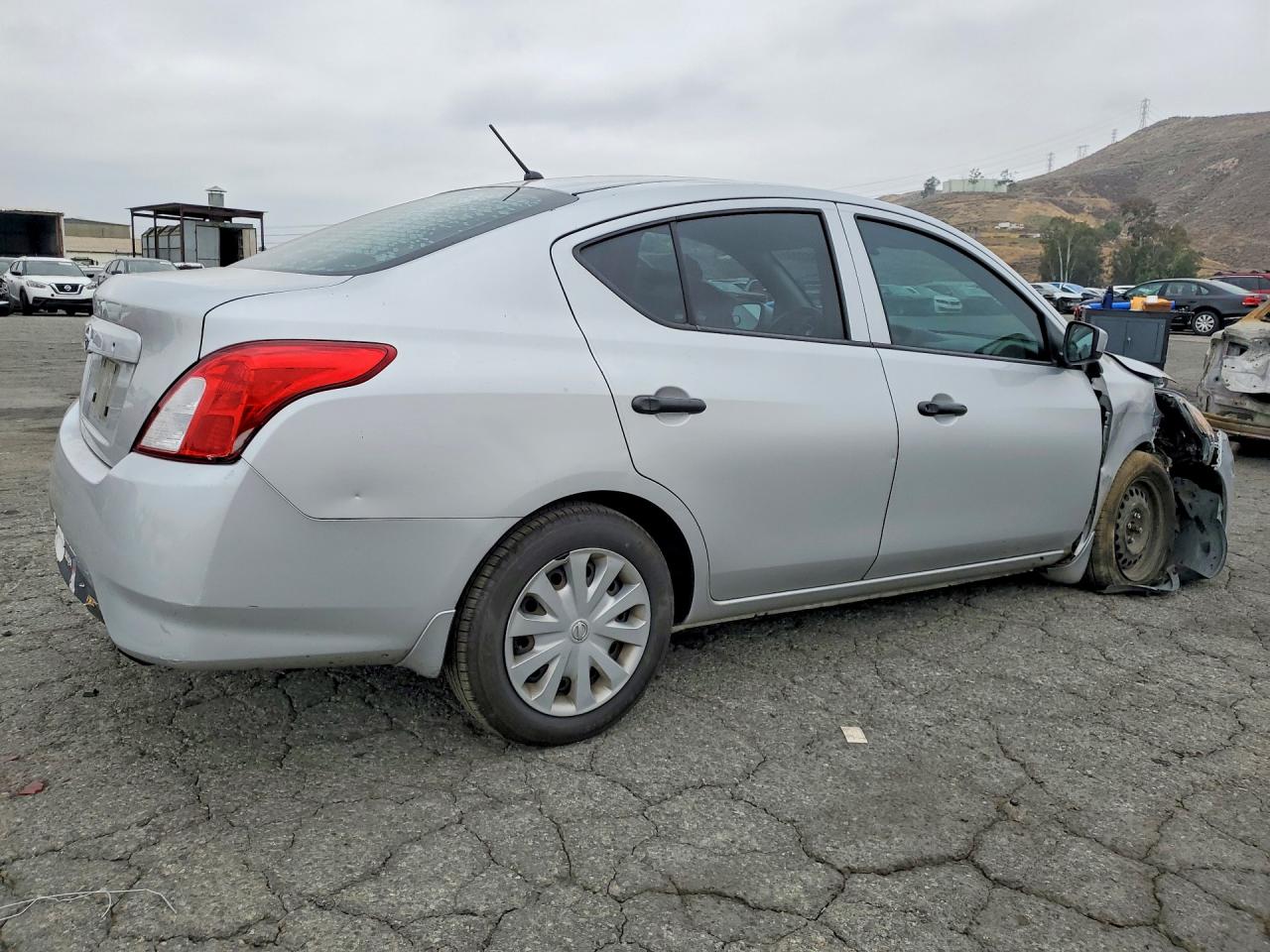 Nissan Versa 1.6 S