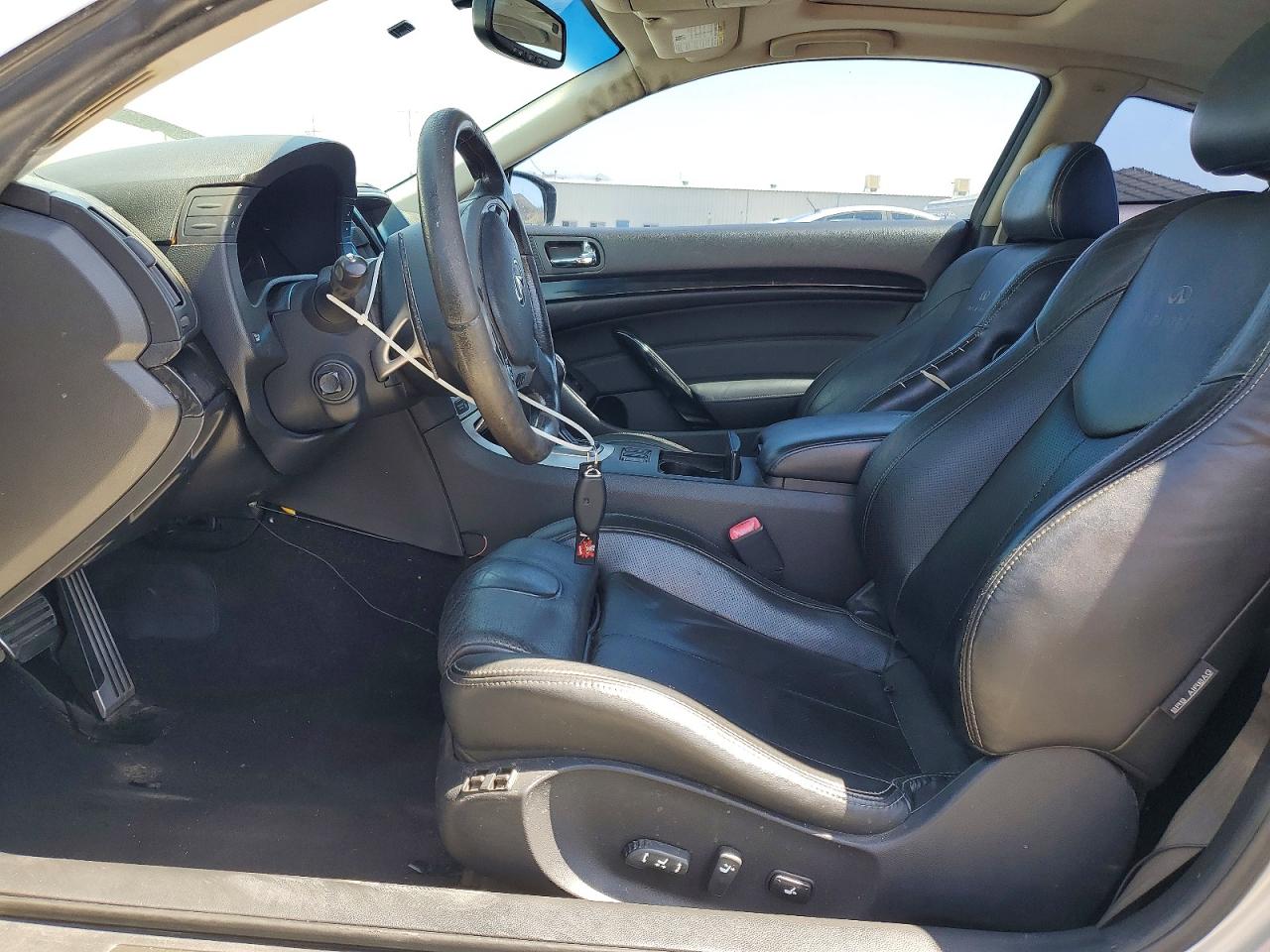 INFINITI G37 Base