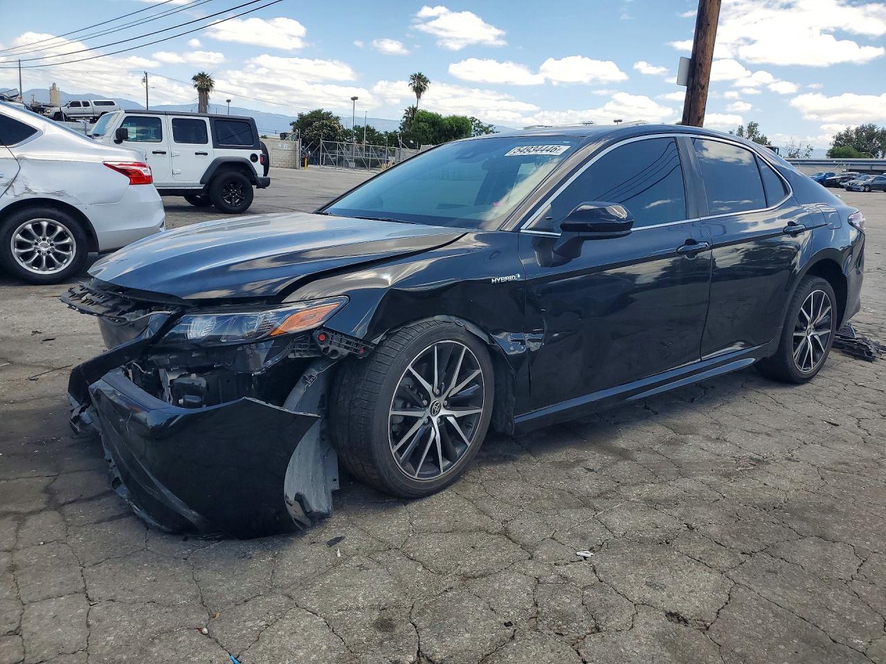 Salvage Toyota Camry Image