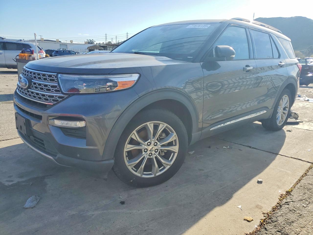 Salvage Ford Explorer Image