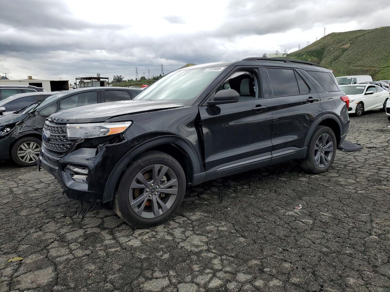 Salvage Ford Explorer Image
