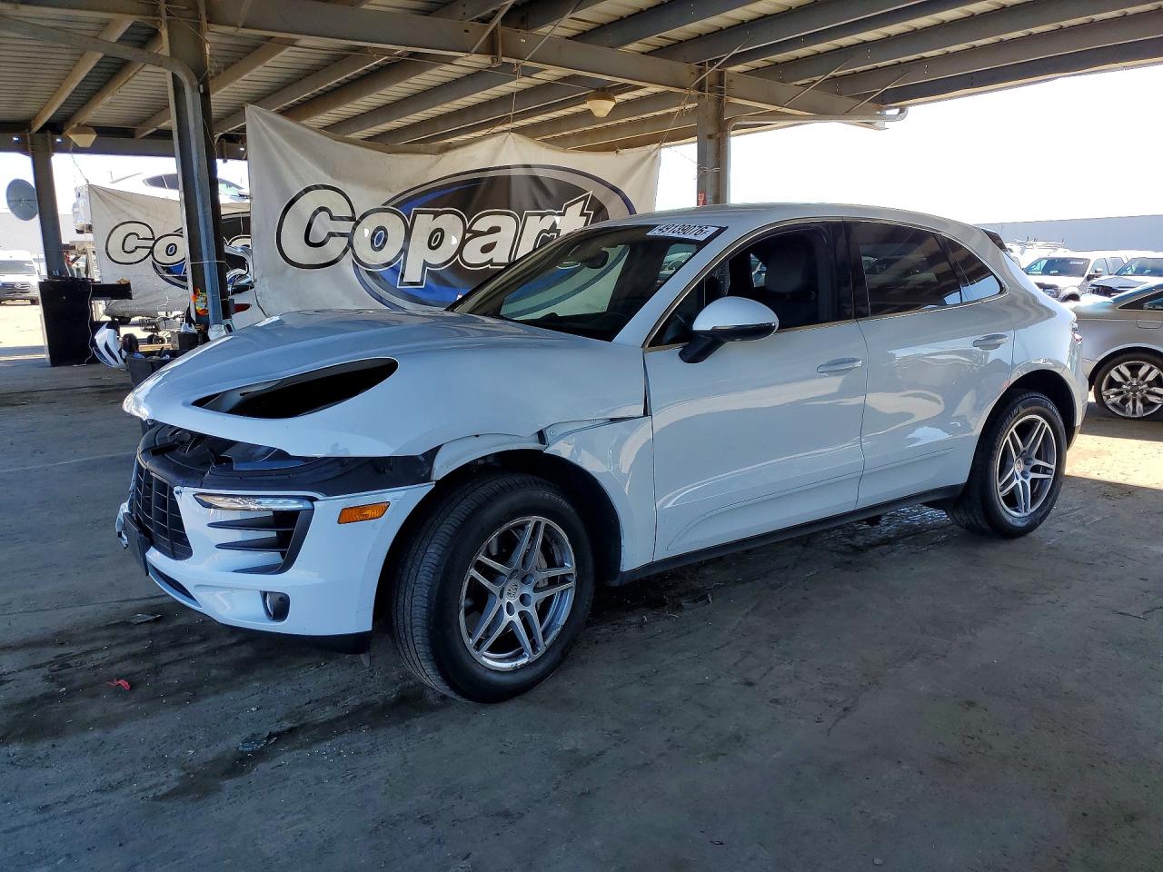 Salvage Porsche Macan Image
