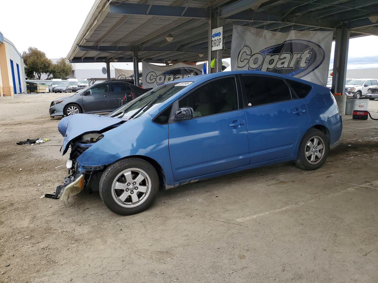 Salvage Toyota Prius Image