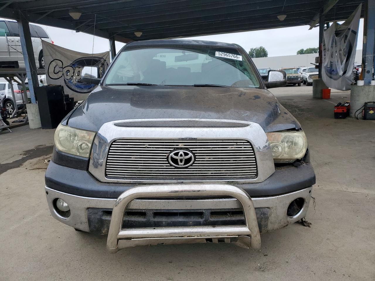 Toyota Tundra Crewmax Sr5