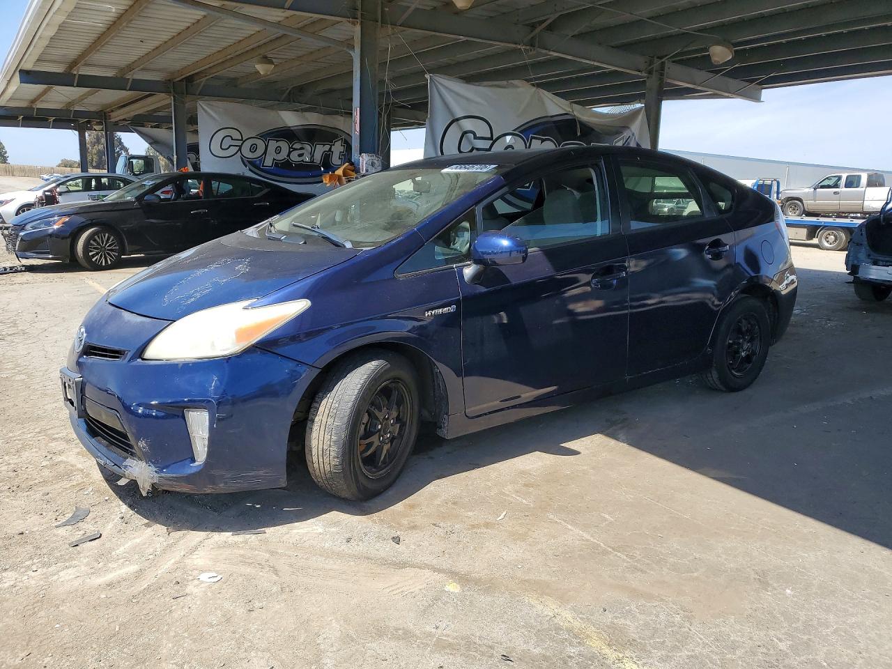 Salvage Toyota Prius Image