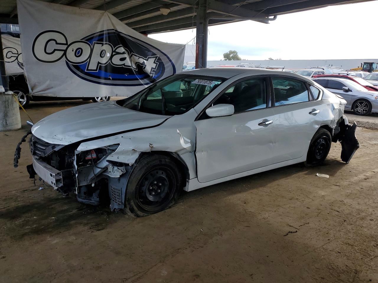 Salvage Nissan Altima Image