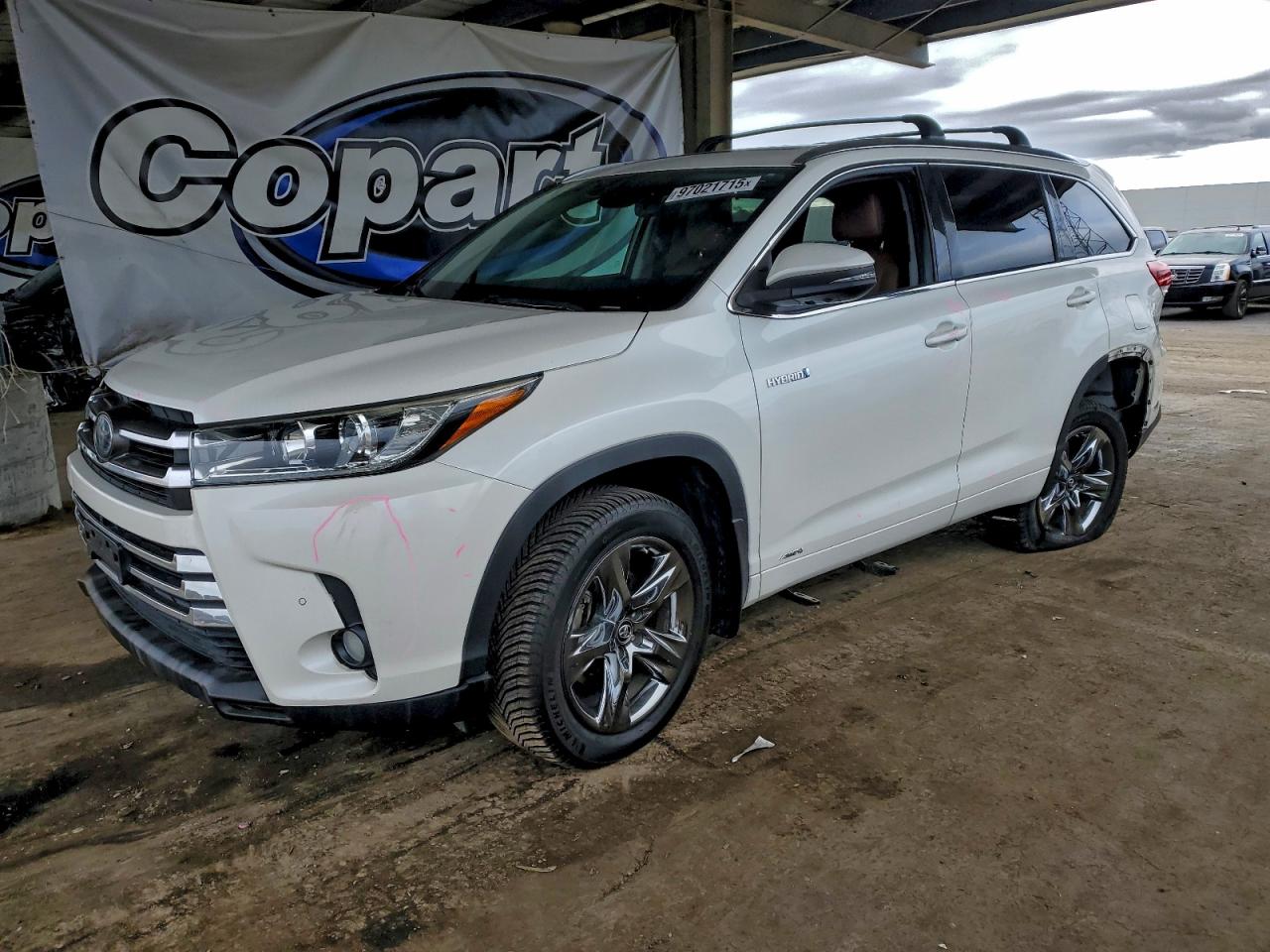 Salvage Toyota Highlander Image