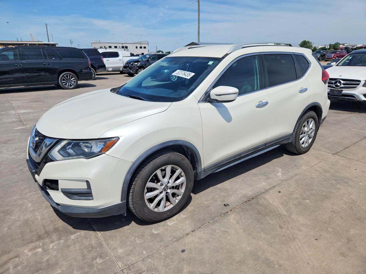 Salvage Nissan Rogue Image