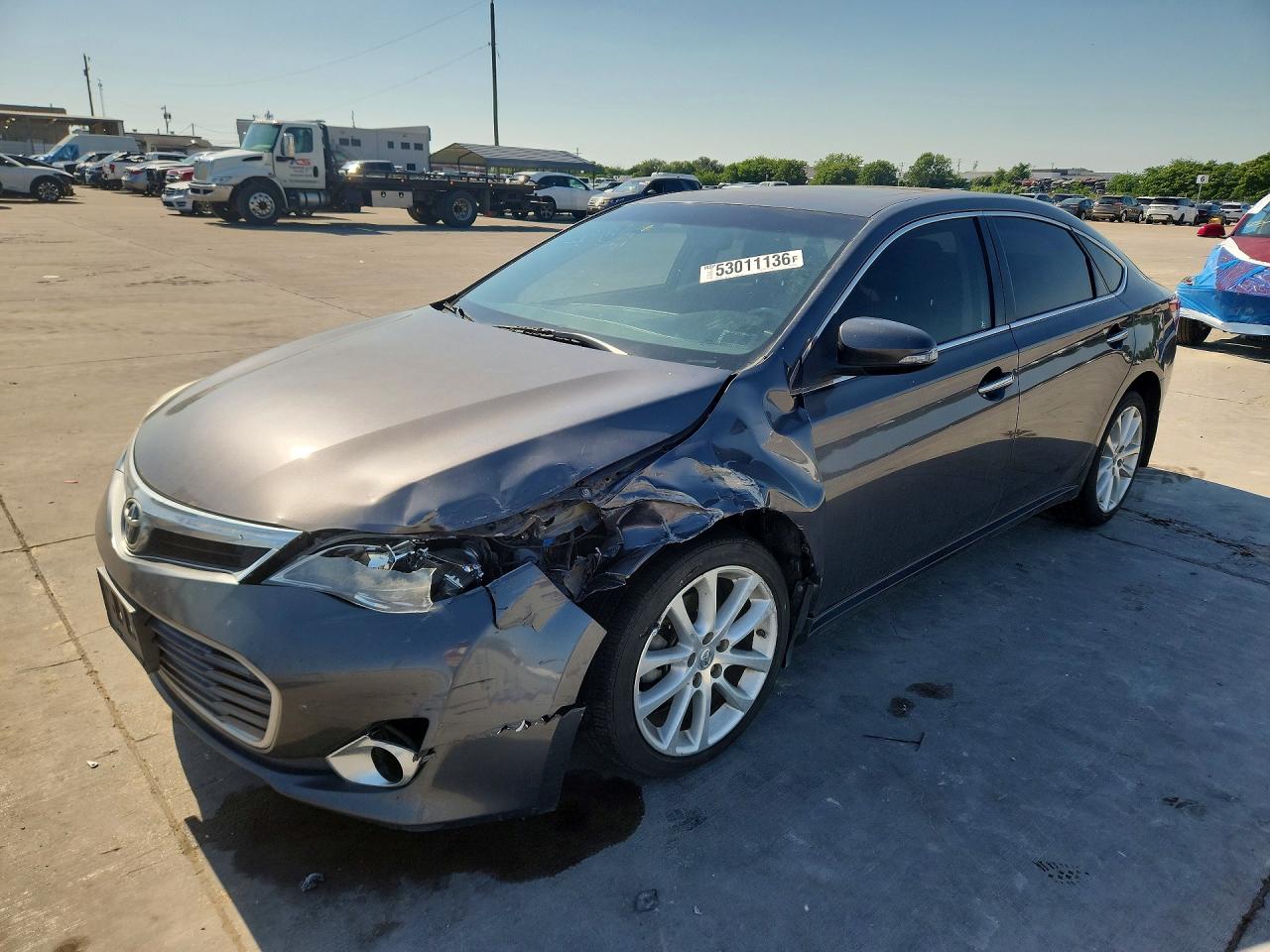 Salvage Toyota Avalon Image