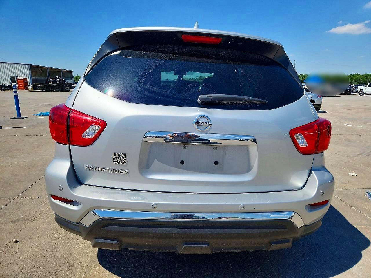 Nissan Pathfinder S
