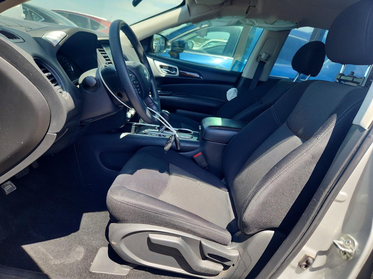 Nissan Pathfinder S