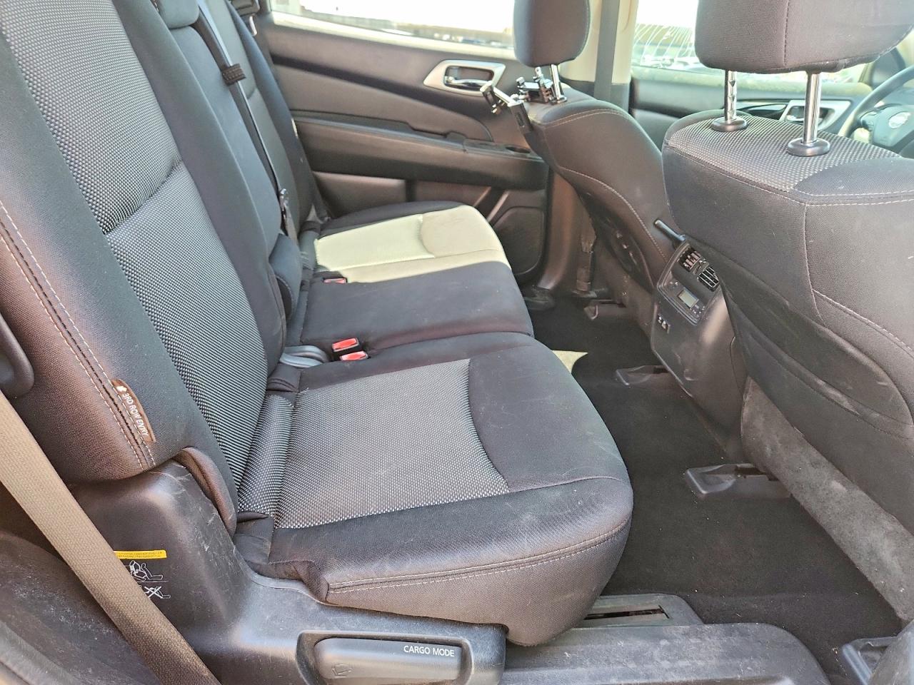 Nissan Pathfinder S