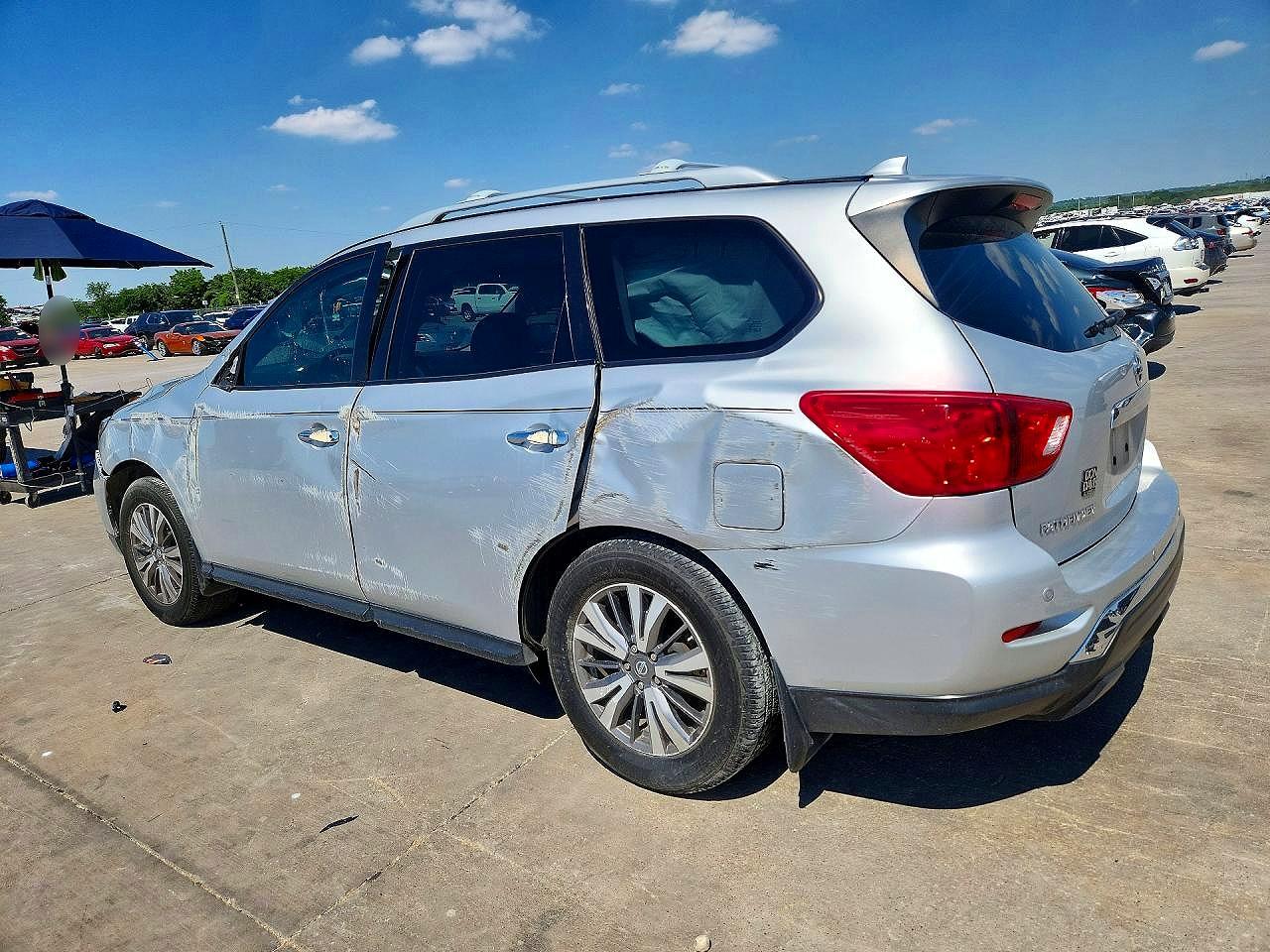 Nissan Pathfinder S