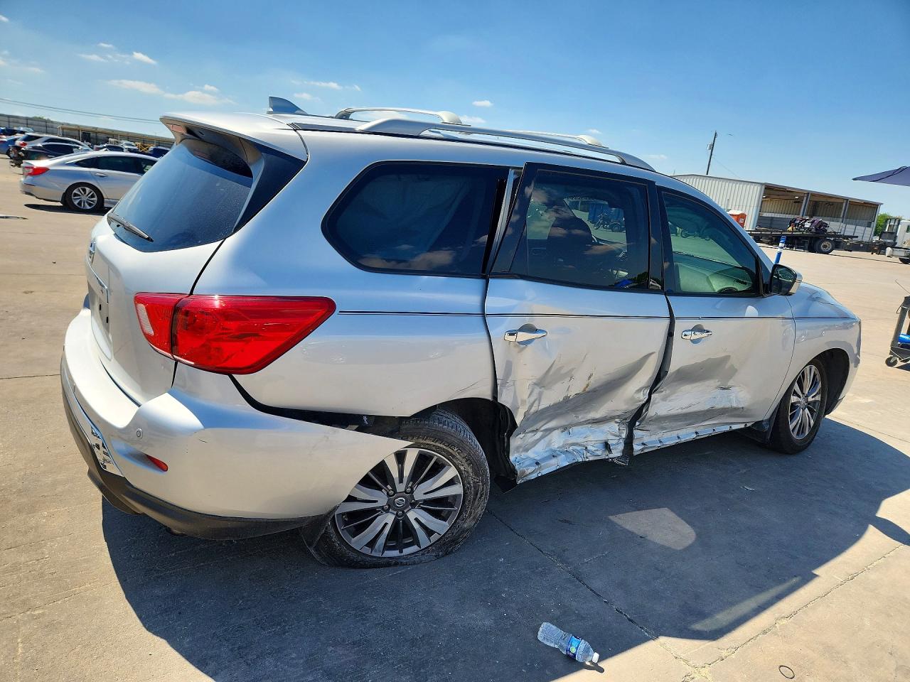 Nissan Pathfinder S