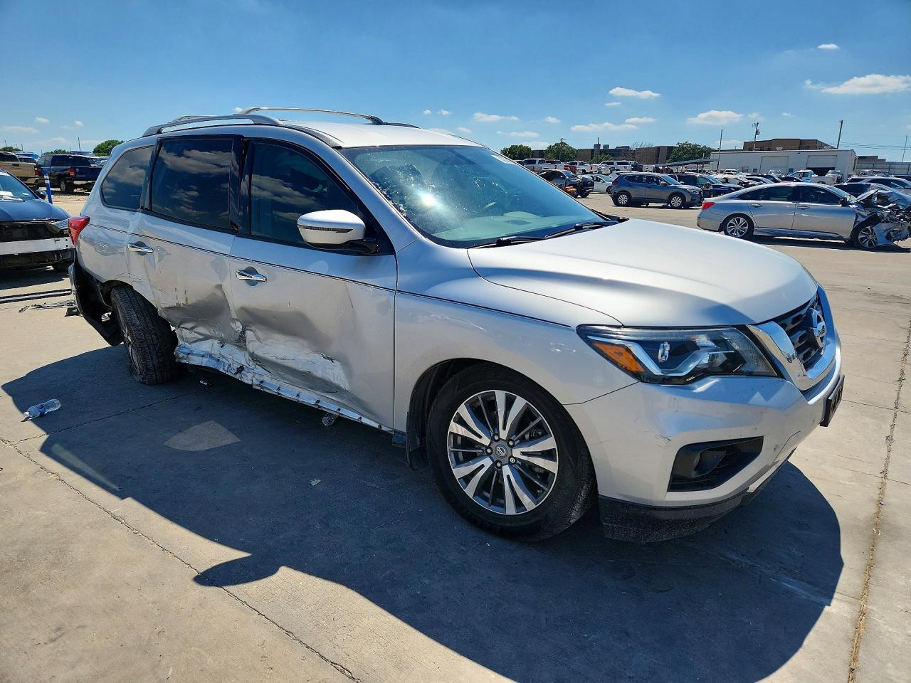 Nissan Pathfinder S