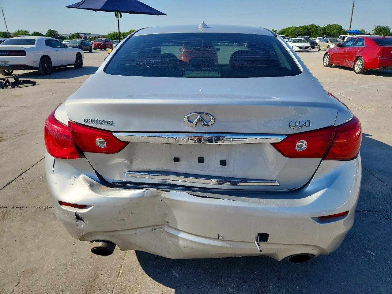 INFINITI Q50 Premium
