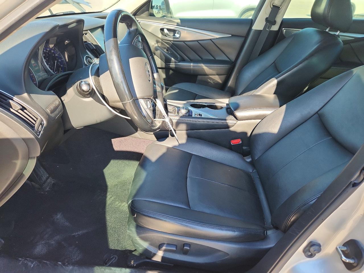 INFINITI Q50 Premium