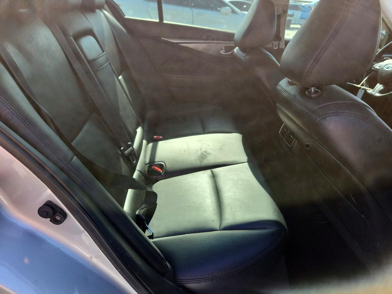 INFINITI Q50 Premium