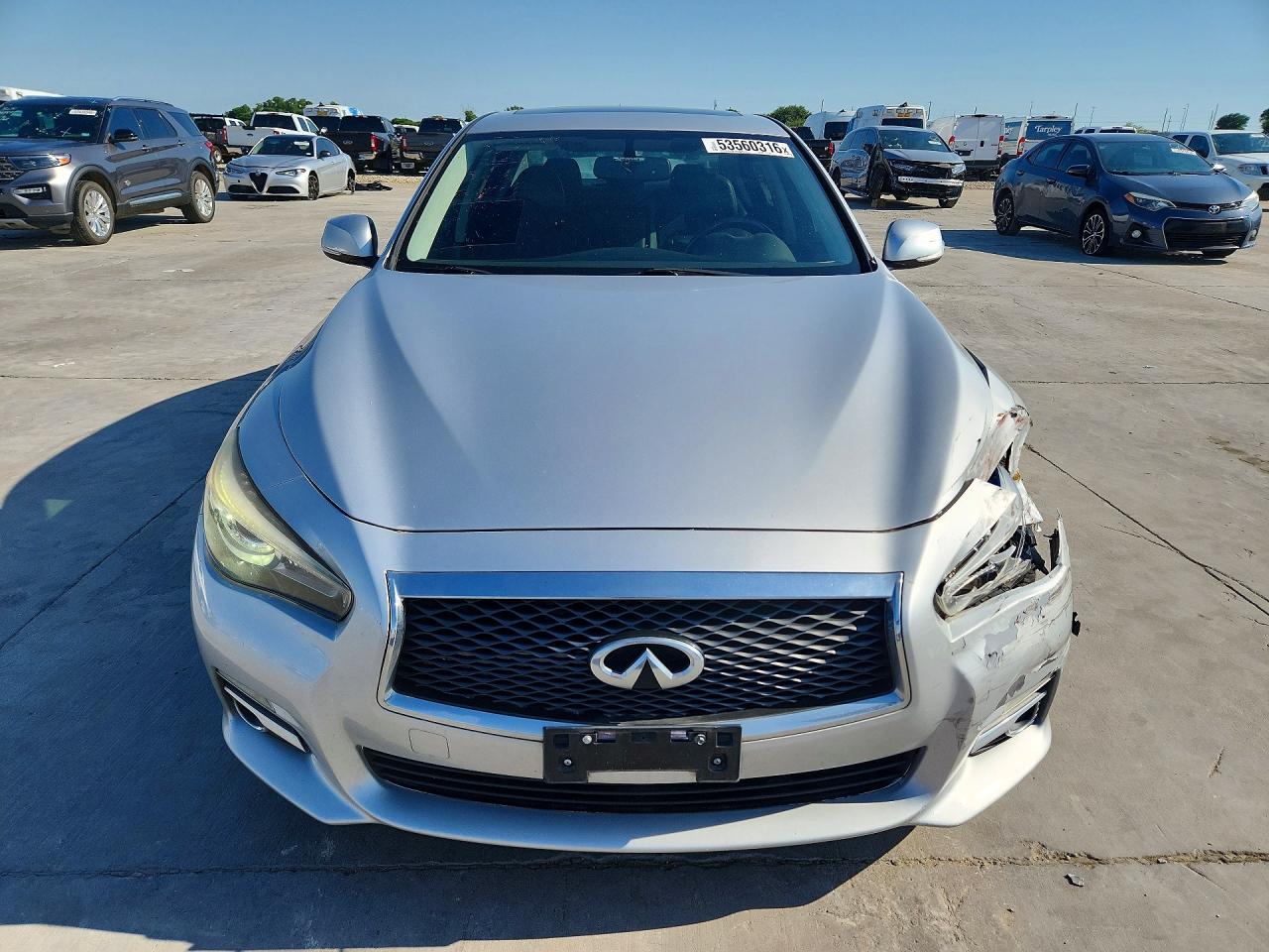 INFINITI Q50 Premium