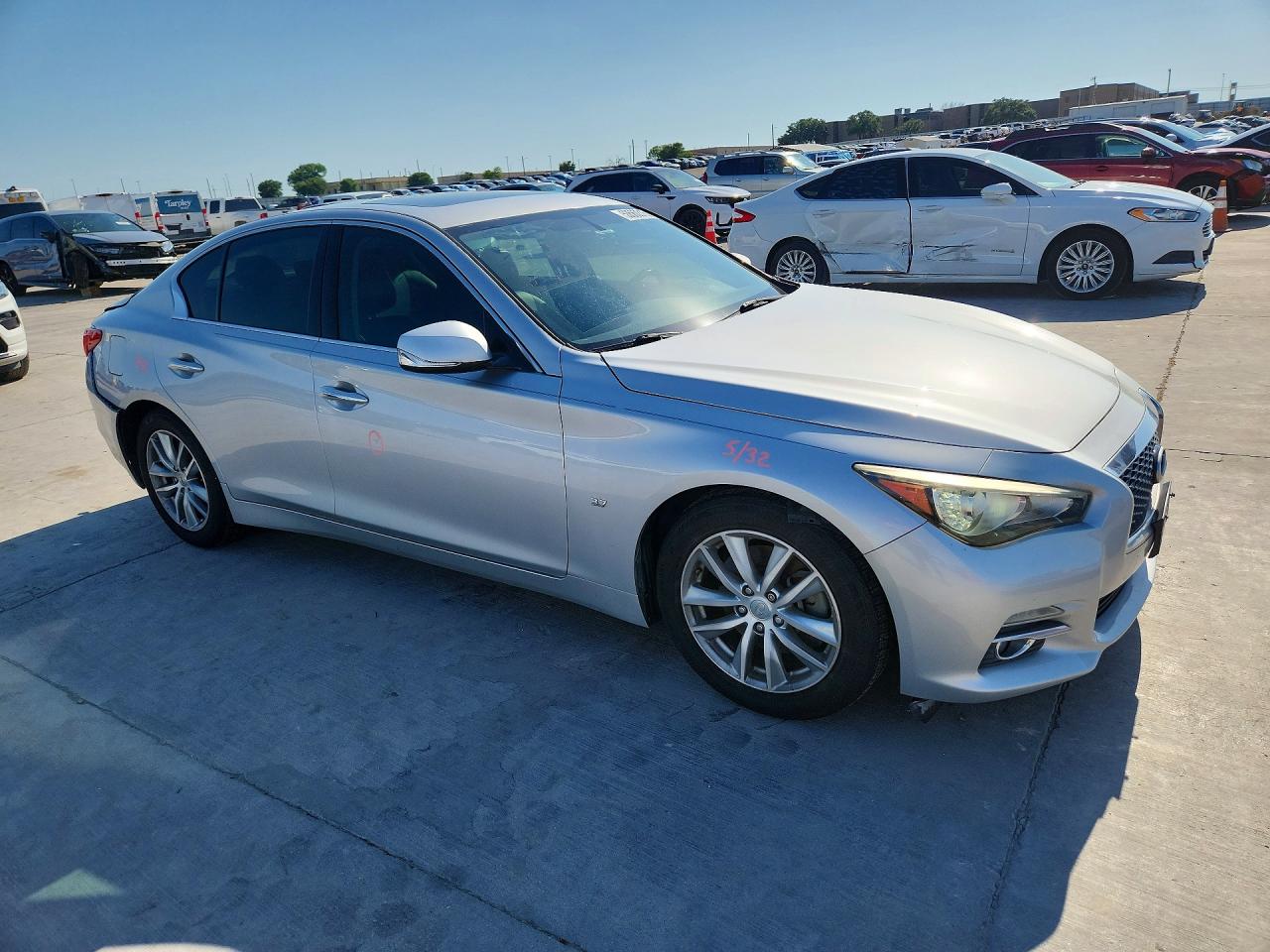 INFINITI Q50 Premium