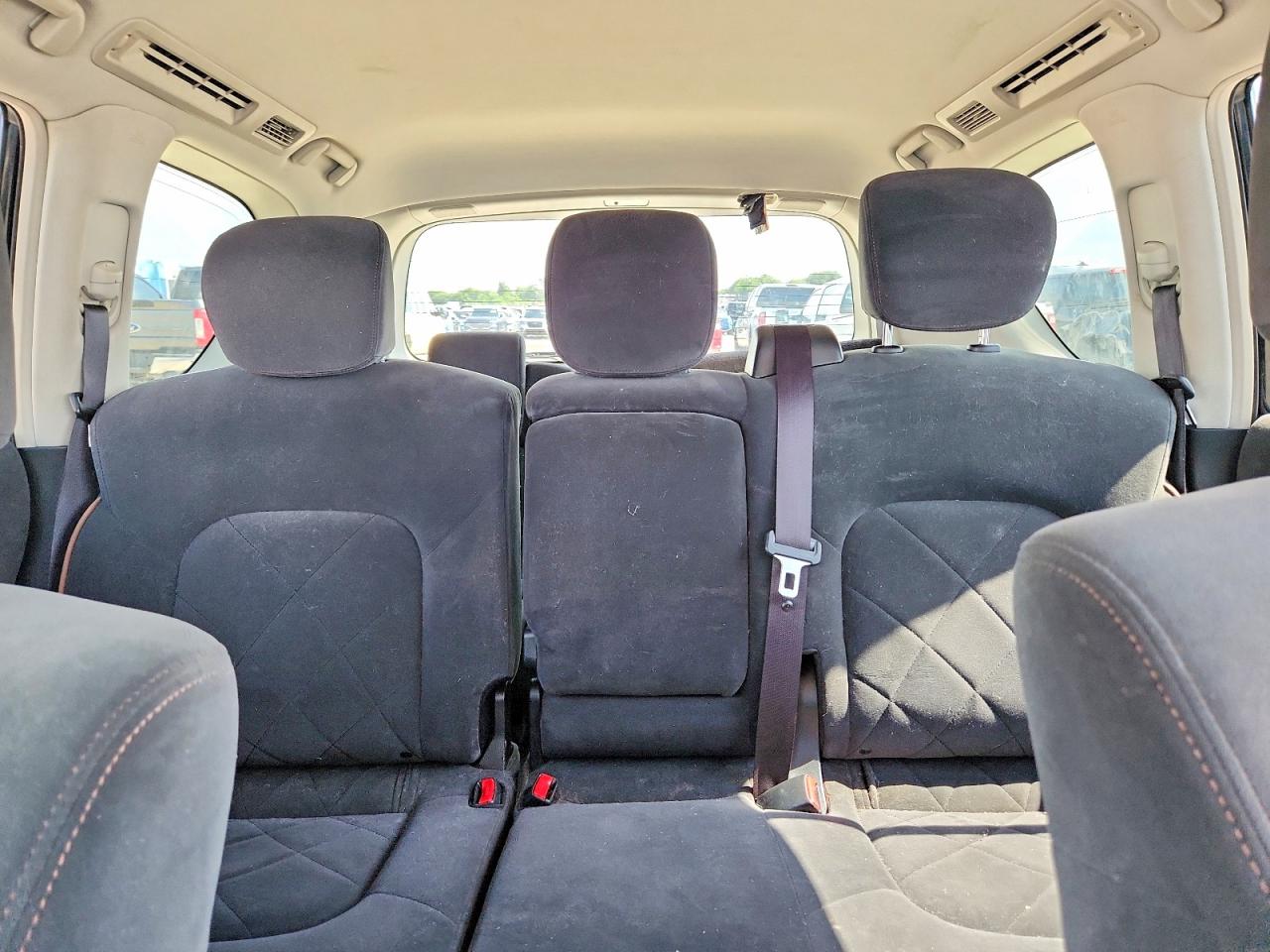 Nissan Armada Sv