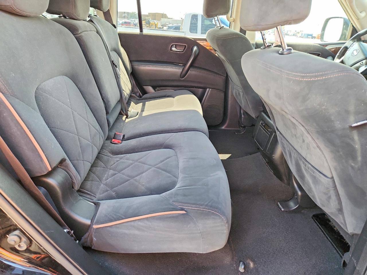 Nissan Armada Sv