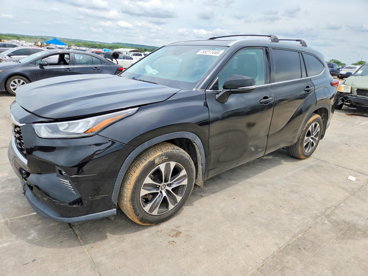 Salvage Toyota Highlander Image