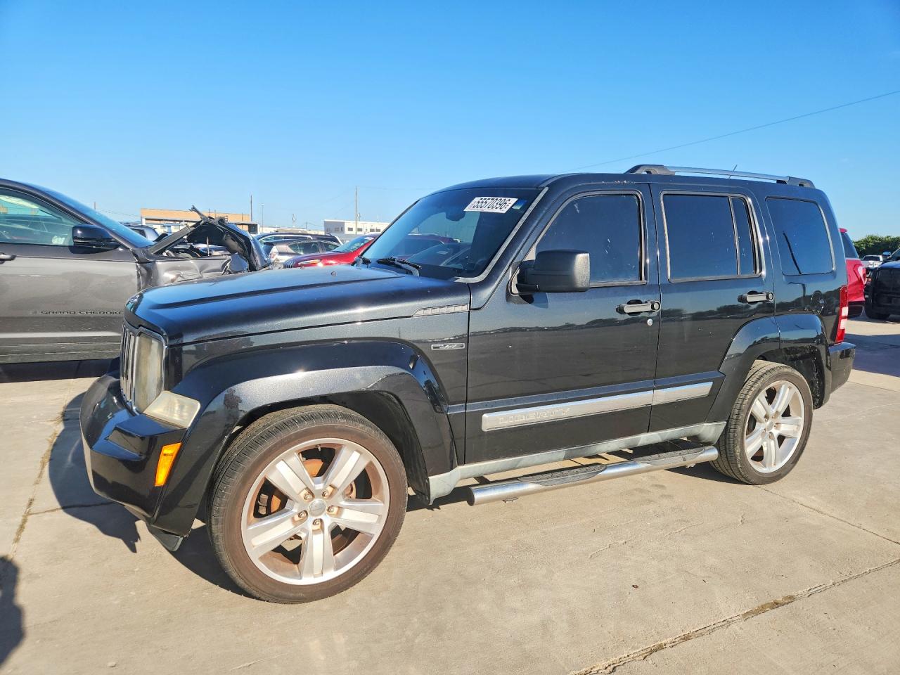 Salvage Jeep Liberty Image