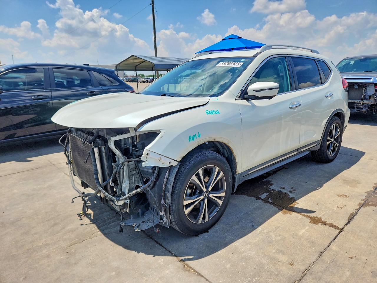 Salvage Nissan Rogue Image