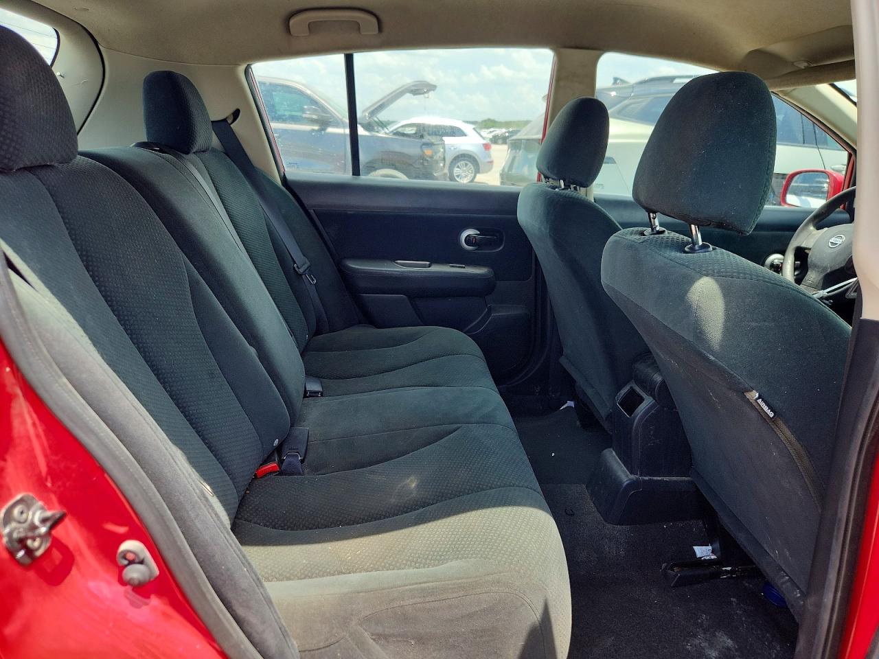 Nissan Versa 1.8 S