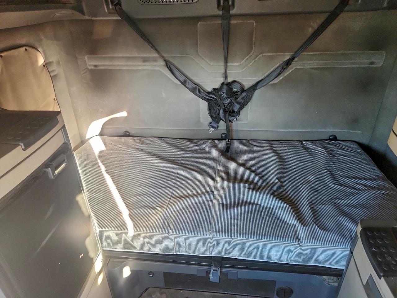 Freigliner Cascadia 125