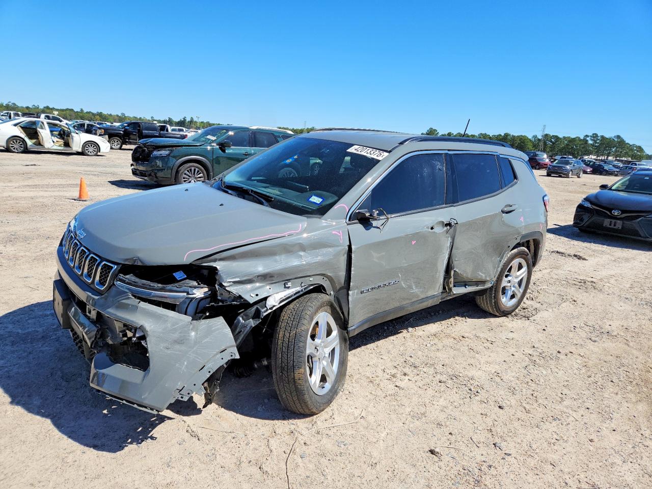 Salvage Jeep Compass Image