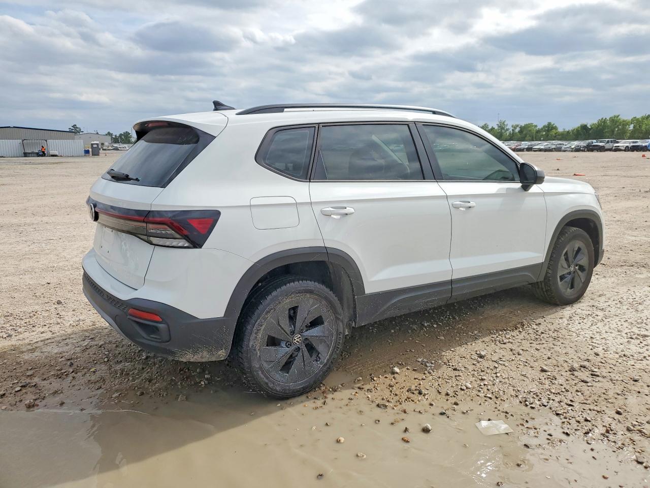 Volkswagen Taos S
