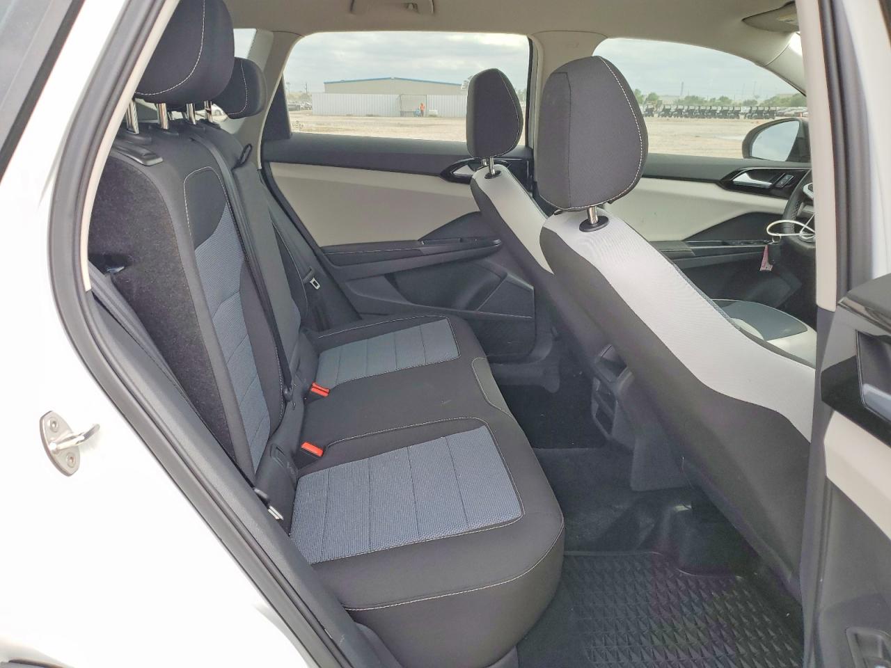 Volkswagen Taos S