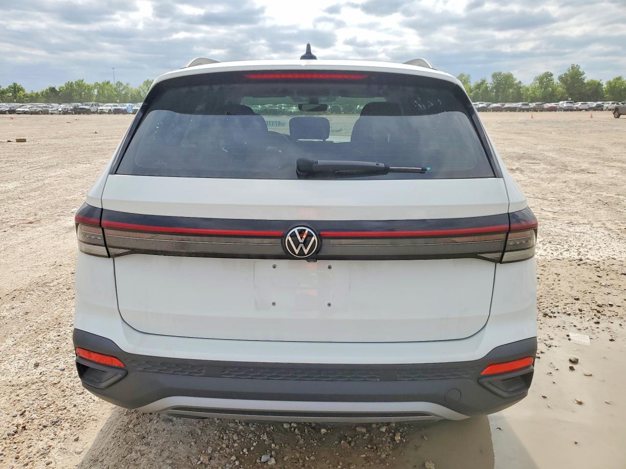 Volkswagen Taos S