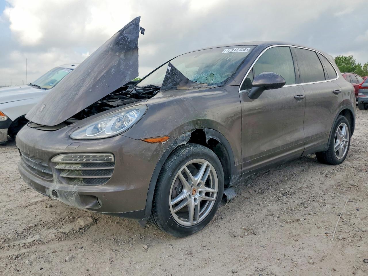 Salvage Porsche Cayenne Image