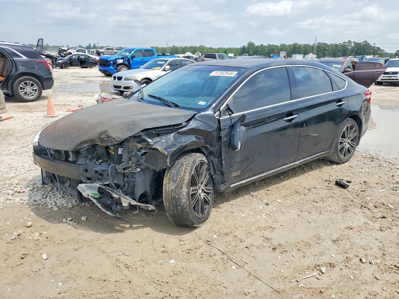 Salvage Toyota Avalon Image
